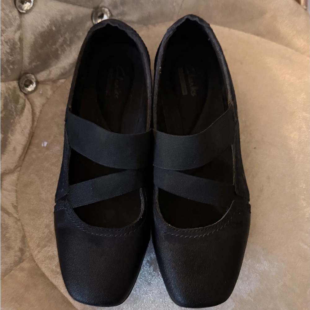 Clarks Women's Black Sillian Bella MaryJane Cross-Band Flats